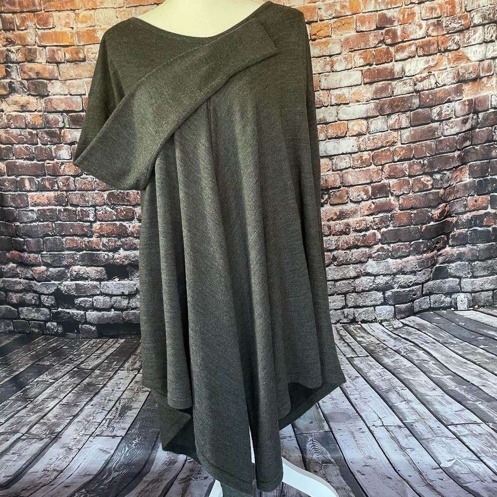 Limited Sweater Cape Sz M/L
